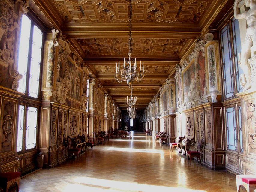 Gallery of Francis I at Fontainebleau (France).