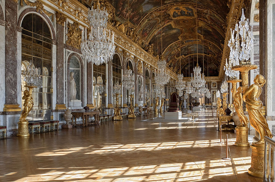 Hall of Mirrors, Palace of Versailles (France). 