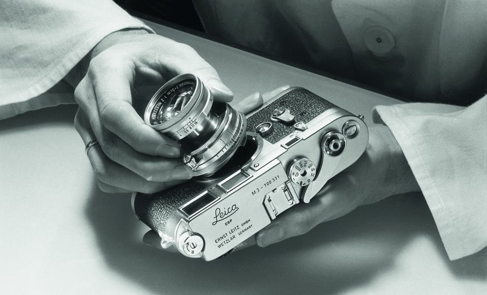 Lisel Springmann_Detalle del proceso de construcción de la cámara Leica_I c) Leica camera AG, Wetzlar