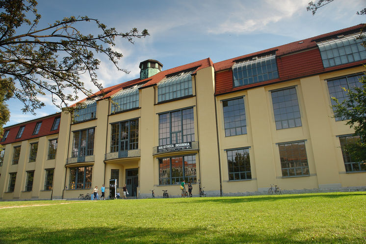 Building at the Bauhaus, you can't teach someone to be an artist